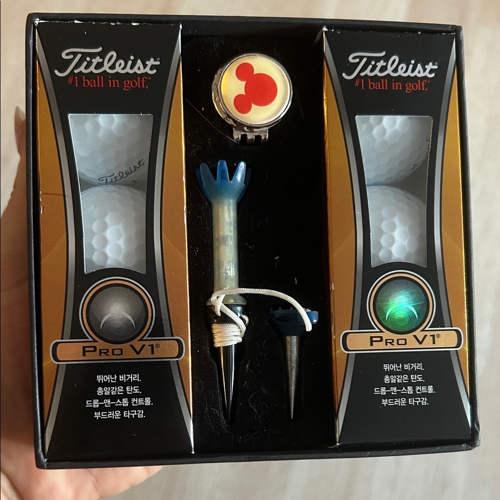 Titleist Pro V1 Golf Ball and Tee Set - Mickey Mouse edition